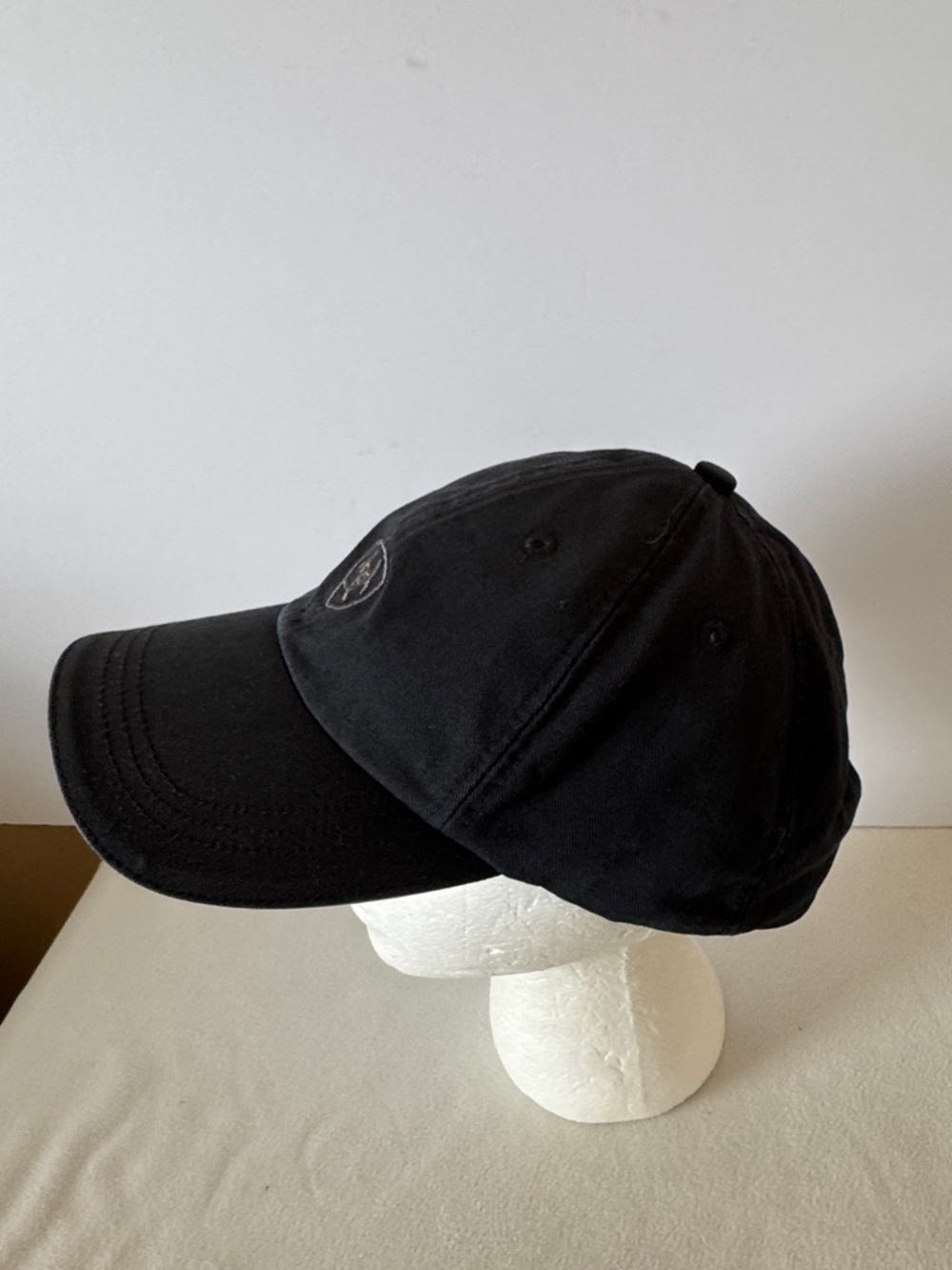 Ariat ball cap - Picture 3 of 8